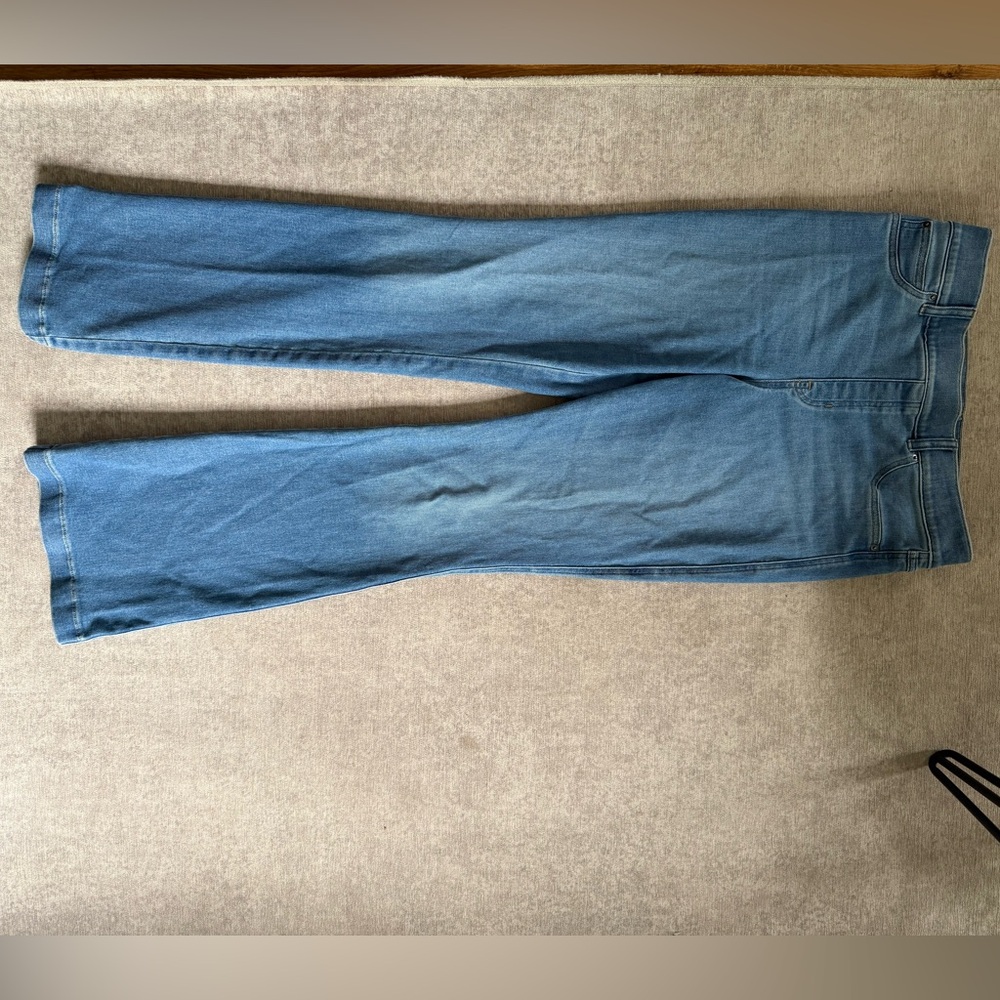 Spanx EveryWear SpanxShape Flare Jeans Size Large Stonewashed Blue - Picture 4 of 6